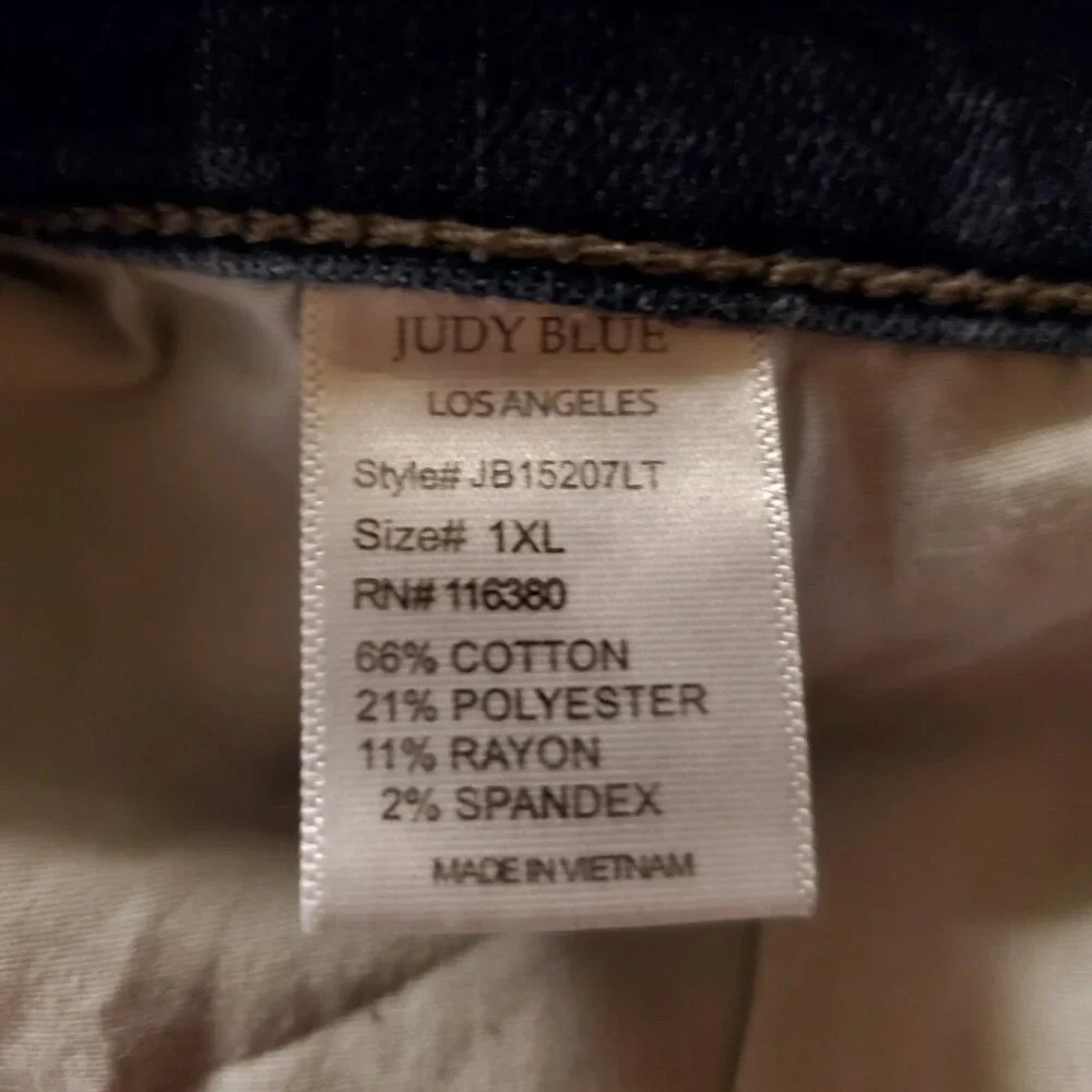 Judy Blue Distressed Cutoff Jean Shorts Womens Plus Size 1XL EUC Stretchy - Picture 4 of 4